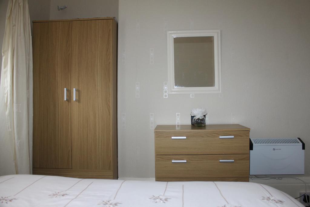Parade Holiday Apartments Scarborough Room photo
